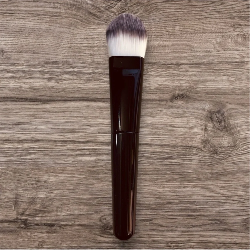 YSL Mini Foundation Brush – Travel Size ✨